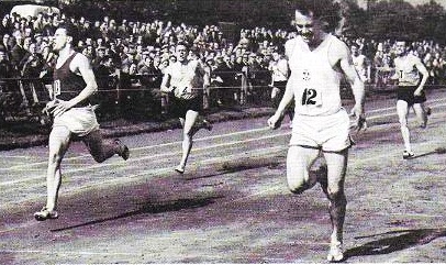 Bob Hay (left) narrowly losing out on the 1961 440 yards title to Ming Campbell.