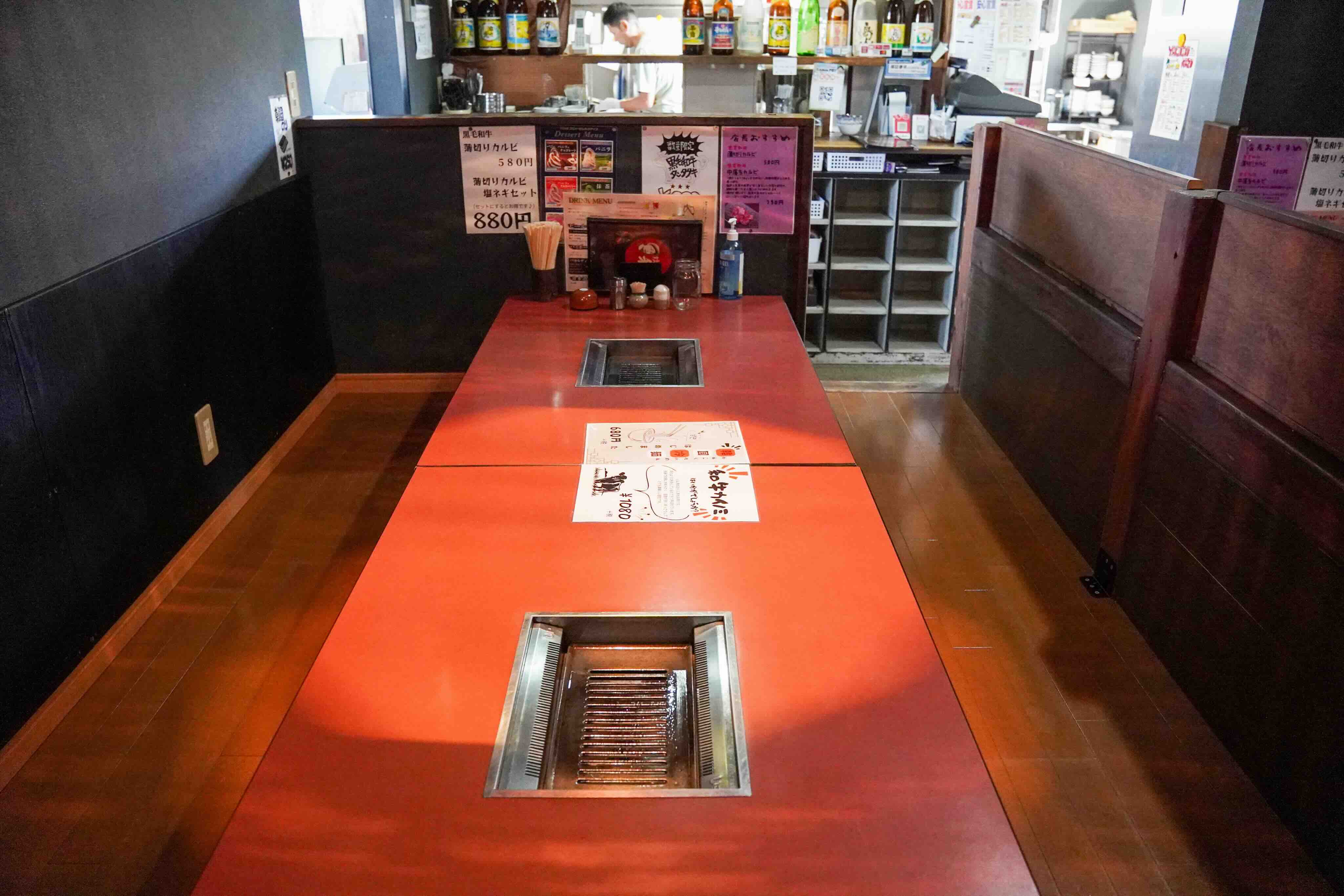 焼肉和 - 店内 開放感のある落ち着いた雰囲気