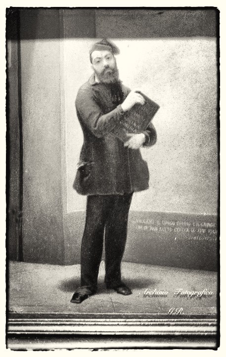 autoritratto presso l'ingresso dell'atelier