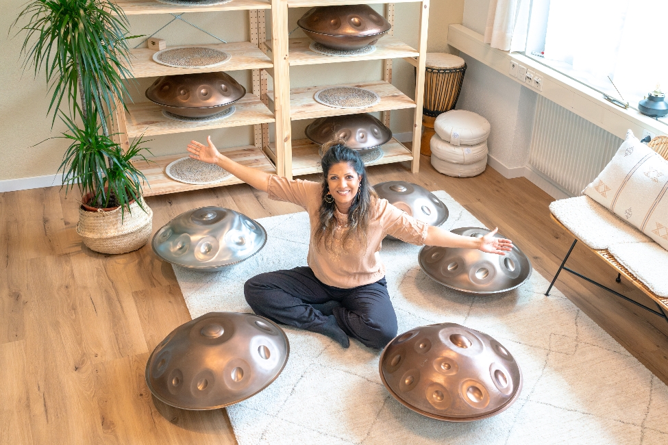 Raum der Impulse: Handpan und Meditation. Handpan-Begleitung für Yoga, Meditation und Mantrasingen. Workshops und Retreats. Grossraum Zürich und St. Gallen 