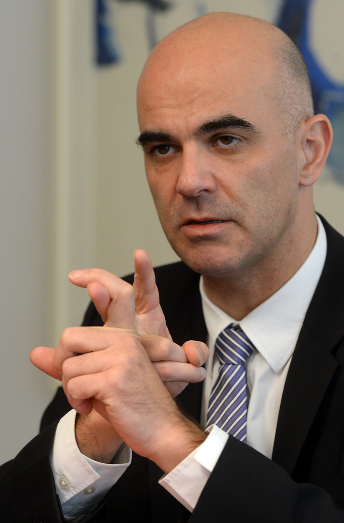 Alain Berset macht den Frauen eine Freude