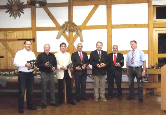 (v. l. n. r.: Martin Henkel (stellv. Vorsitzender), Günther Rudloff, Peter Spieß, Peter Casper (Schatzmeister), Manfred Grob (Vorsitzender), Herbert Romeis, Klaus Thielemann