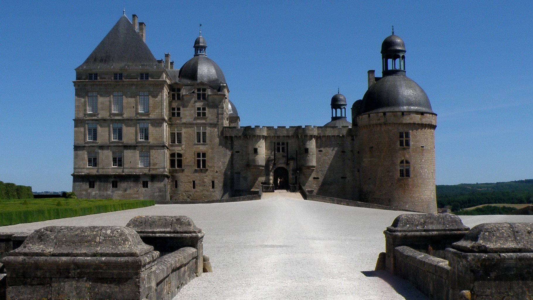 Château de Hautefort - vue 2