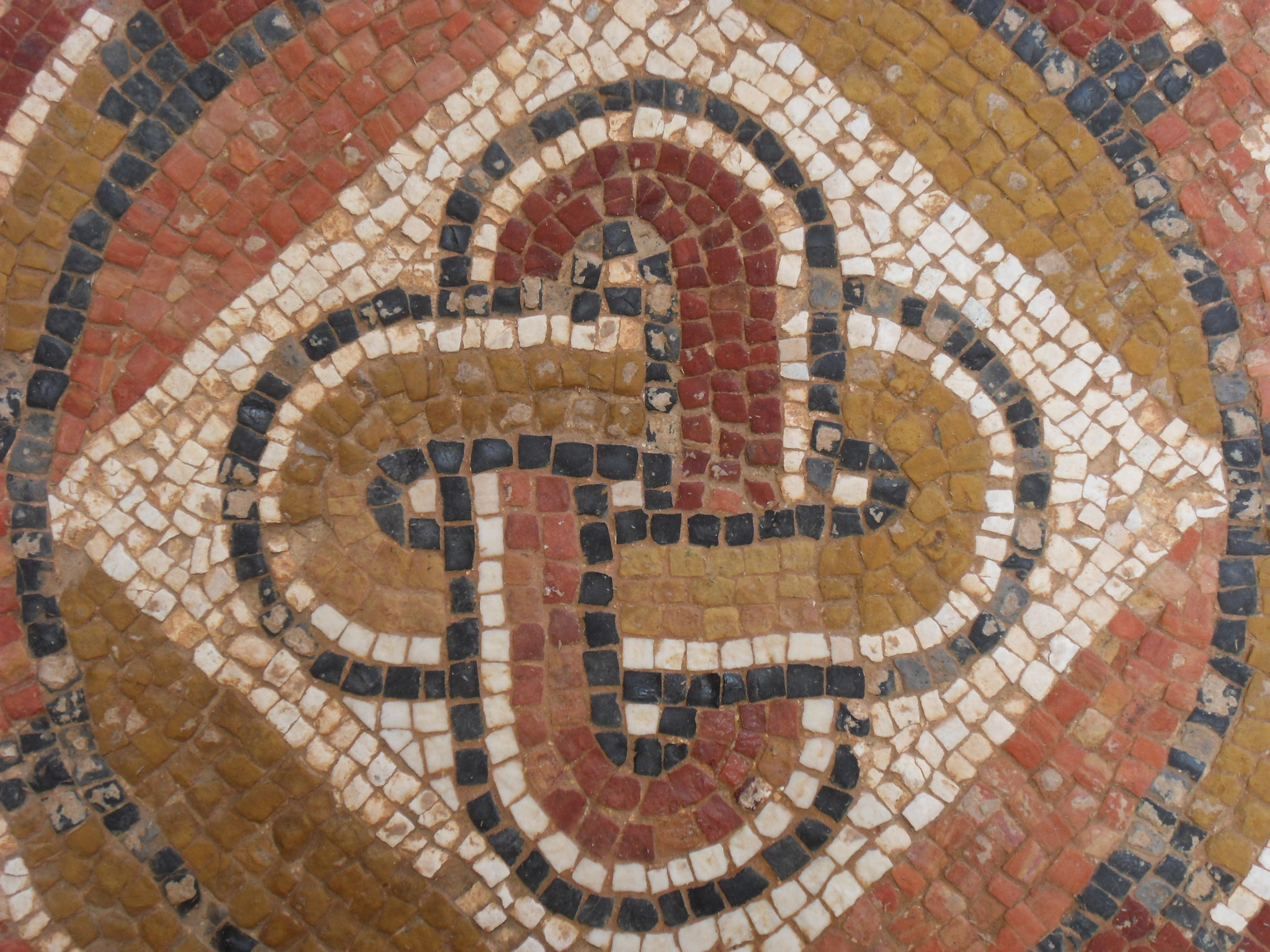 Detalle de mosaicos: nudo de Salomón