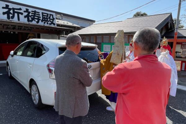 交通安全祈願　追突防止祈願ステッカー貼り付け