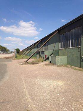 Un hangar de maintenance