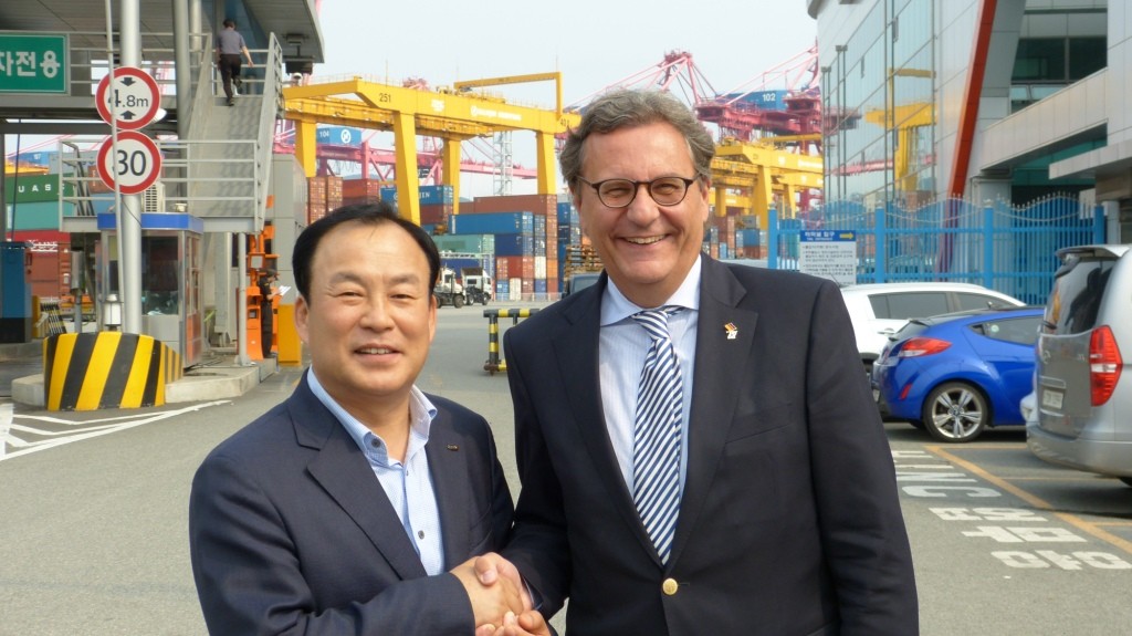 mit Hwang Seong-Ko, Vice-President der Busan Port Authority