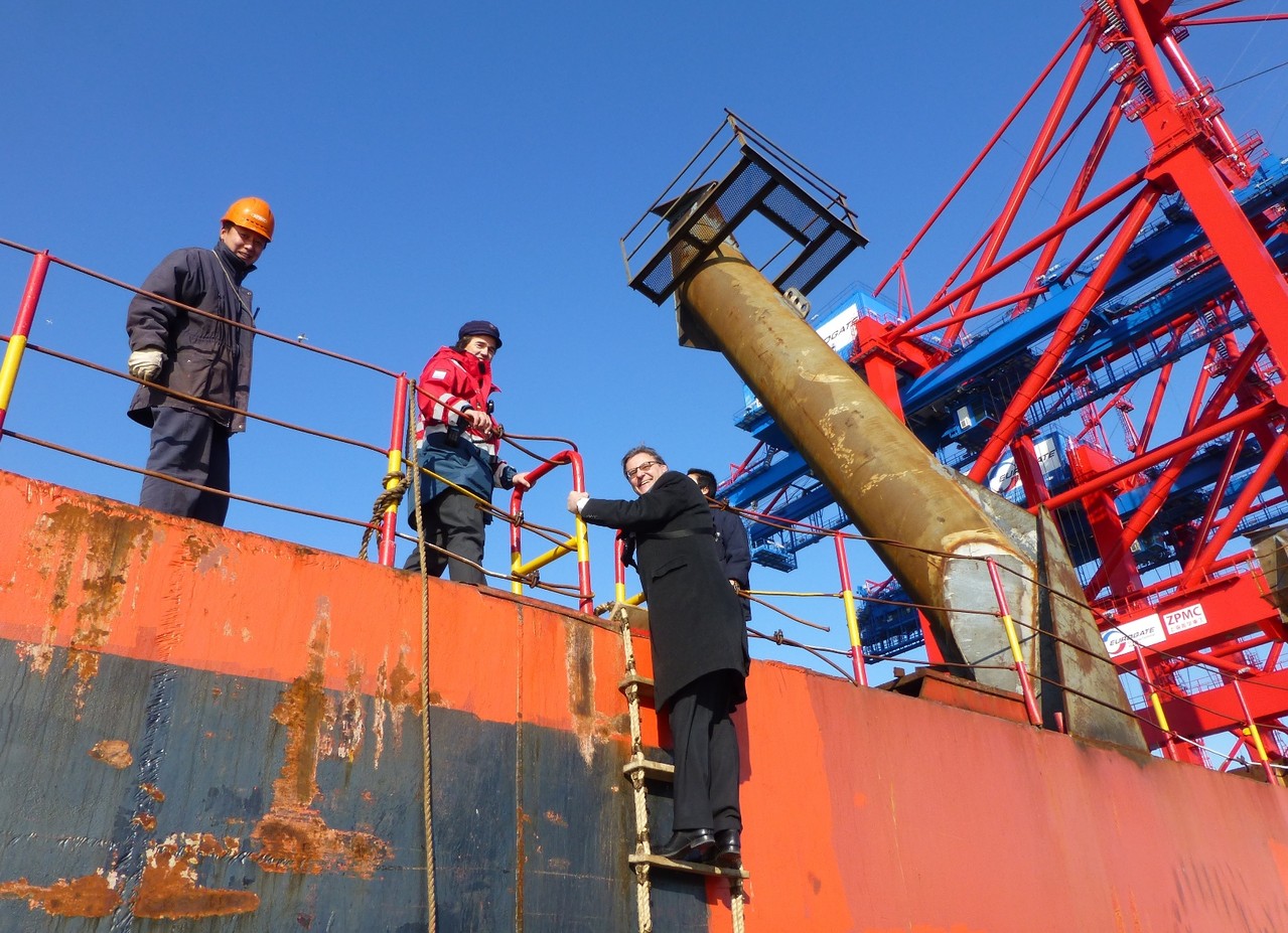 Hamburger Hafen: "Der Lotse geht an Bord" 