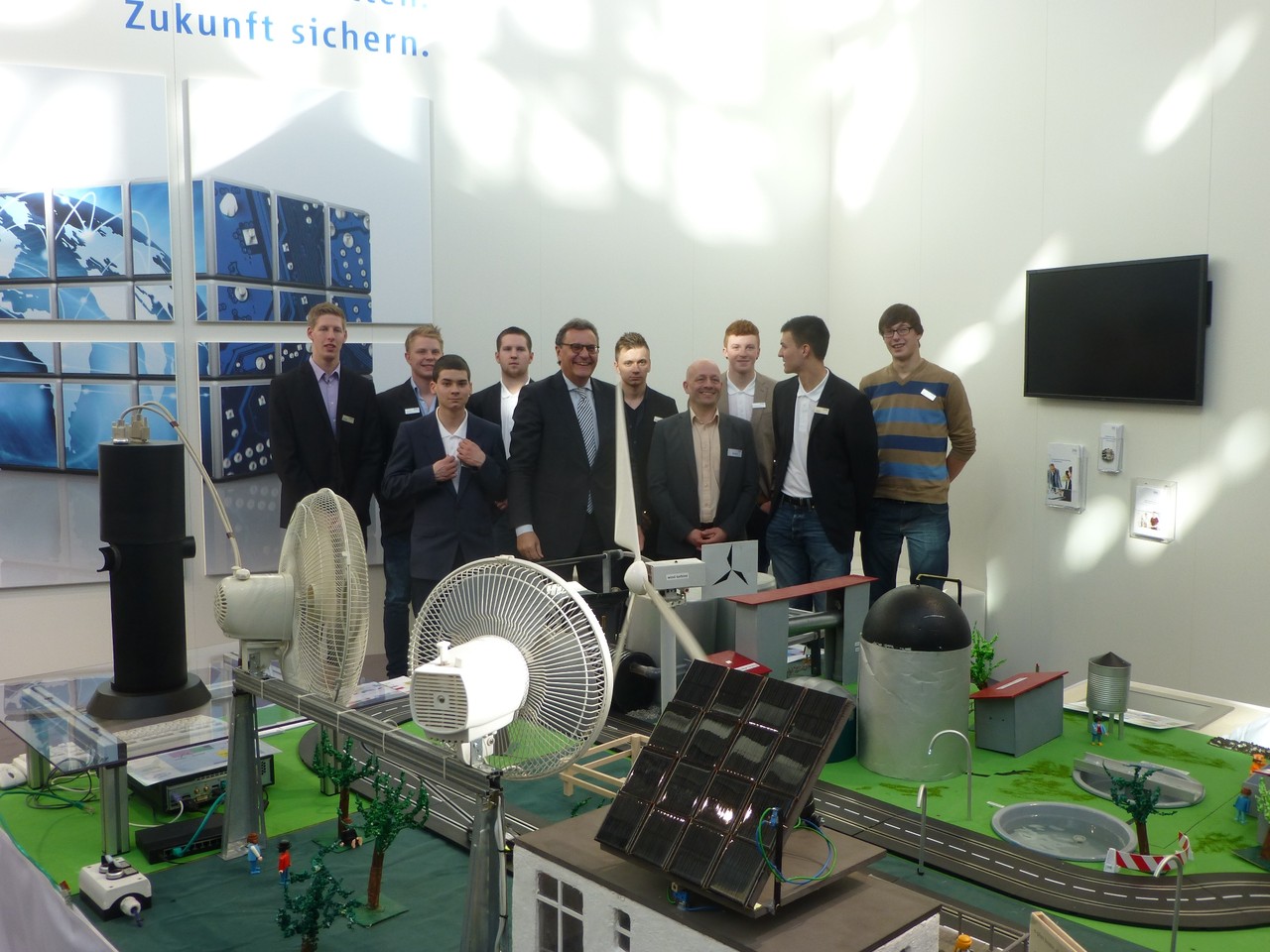 CeBIT 2013: Projekt der David-Roentgen-Schule aus Neuwied auf dem Stand des ZVEI 