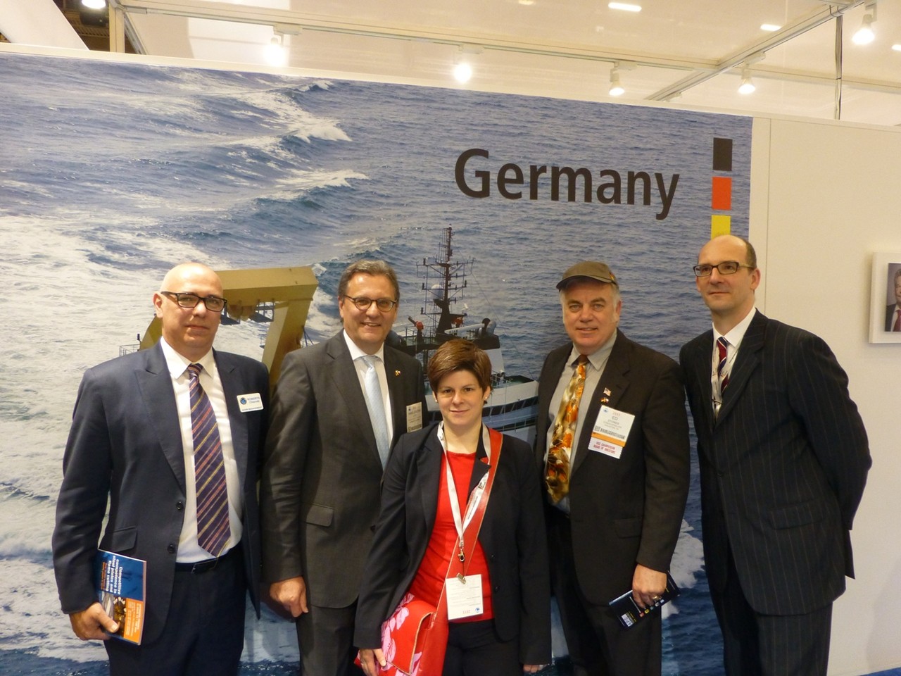 Auf dem deutschen Gemeinschaftsstand auf der OTC 2013 in Houston/Texas, u.a. mit Ed Stokes, Vice Chairman der Messe