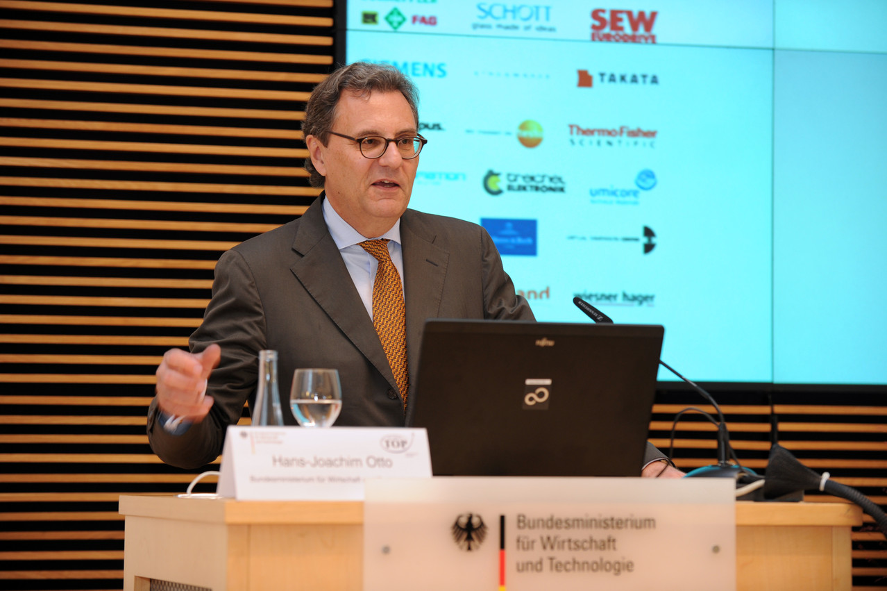 Der Parlamentarische Staatssekretär beim Bundesminister für Wirtschaft und Technologie, Hans-Joachim Otto, bei seiner Rede zur Verleihung des Innovationspreises 2012