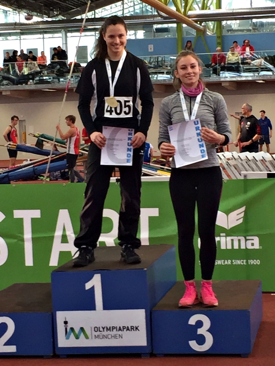 Sarah wirft den Speer 36,35m... und schafft es auf Platz 3 !!