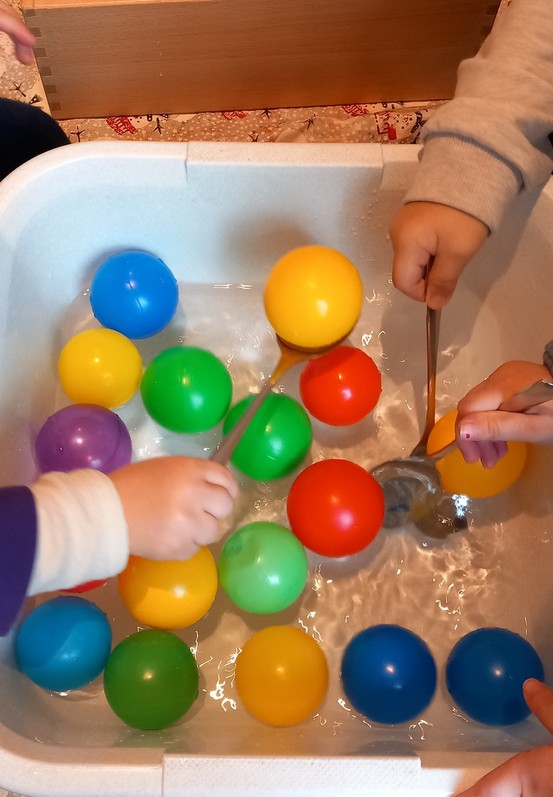 Pinguine auf den Spuren von Maria Montessori