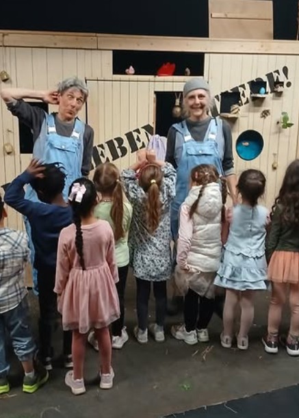 Vorhang auf für die Rabenkinder!