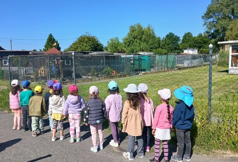 In diesem Garten sind Raben gern gesehene Gäste!