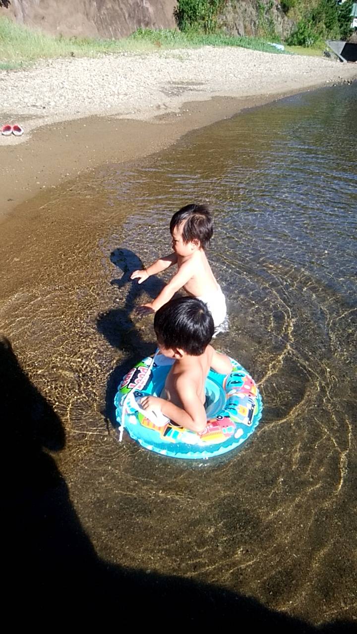 長男&次男 今年初海水浴