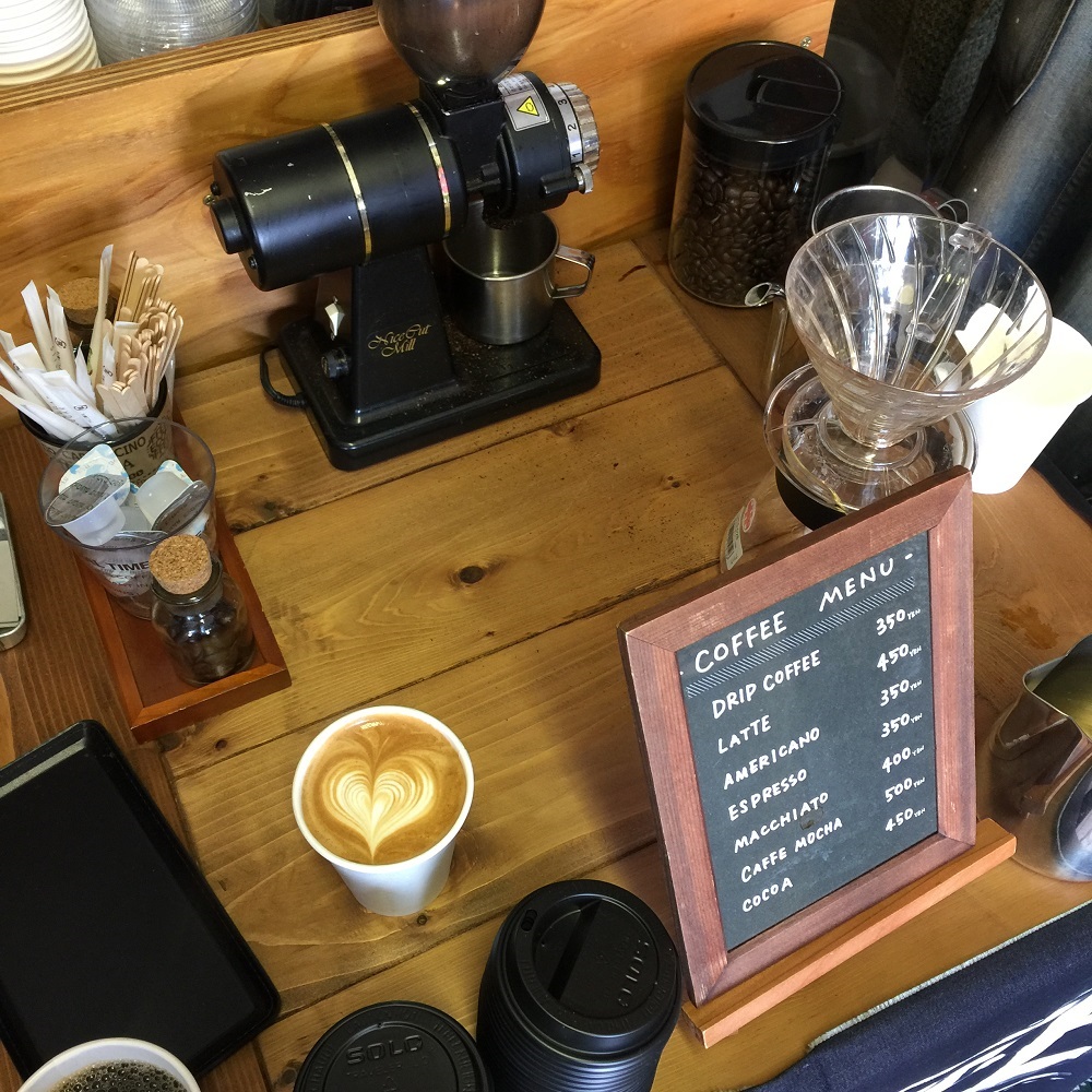 Coffee Stand Frank さんのおいしいかわいいラテ。ドリップも最高なのです
