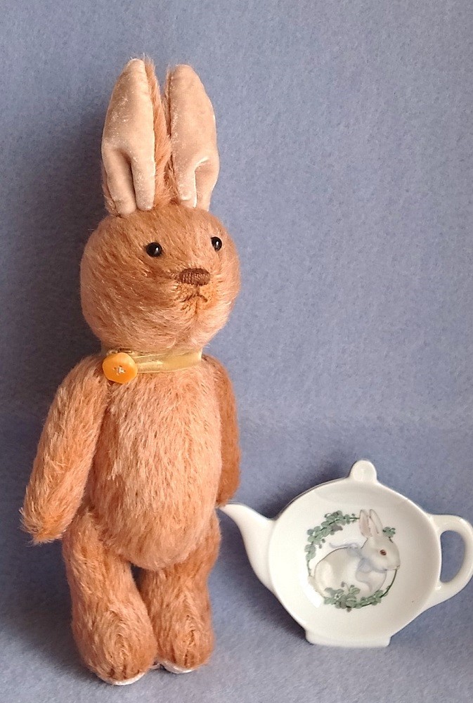 061 みかんうさぎ stand 29cm ・ sit 21cm ・ weight 131g