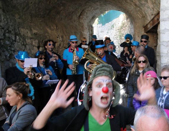 Avril 2016 - St Guilhem le Désert : Festival Avril des Clowns 