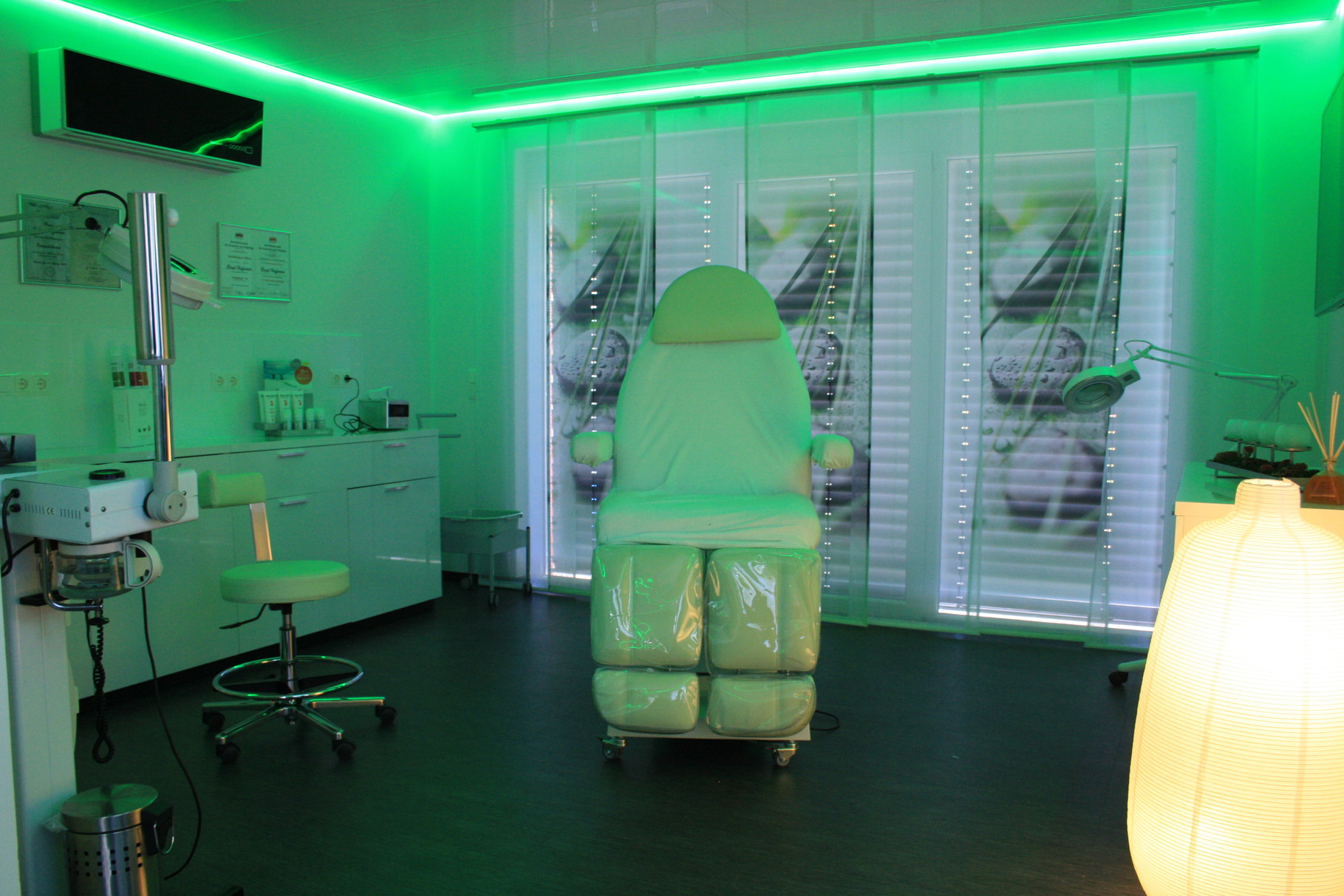 Unser Beauty-Studio - Dauerhafte Haarentfernung Würzburg Nagelstudio ...