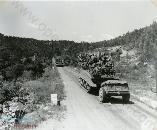 18 Août 1944, Les Alliés sont aux portes du haut Var, ici les troupes américaines de la 45em division d'infanterie débarquée à Ste Maxime viennent de passer Salernes et se dirigent vers Sillans et Aups.