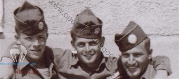 John JEWELL ici avec ses camarade de la "F" compagnie Gene FRICE et Harvey Sprouse. avant leur retour aux USA. 1945