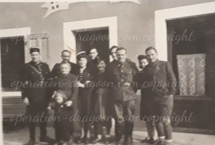 Photo prise en haute savoie Hivers 1944. nous reconnaissons le gendarme résistant René SCHEERS, 2em en partant de la droite.