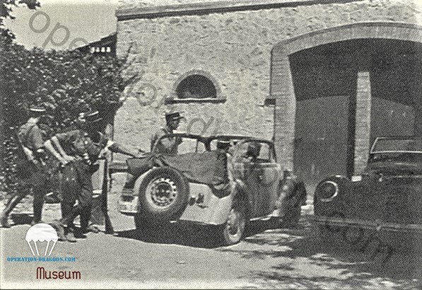 rare photographie des Gendarmes de la Mission prise à Sainte Roseline pendant les jours de libération 16 ou 17 aout 1944. (collection Estvelin.Silentwings Museum.)