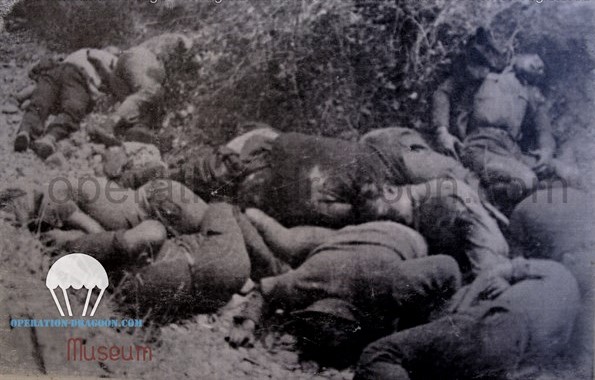 Unique photo connue de la découverte des corps dans le vallon des Bayles. Collection Operation-dragoon.com