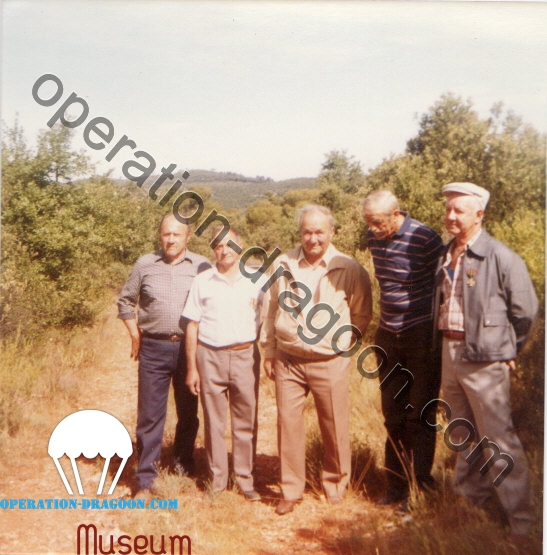 Les anciens du plateau de parachutage de Vins: de gaucha à droite : Joseph RAYNAUD, Sylvain JEAN BAPTISTE, Cesar PAVONI, Gaby AUNE et Louis ARNAUD