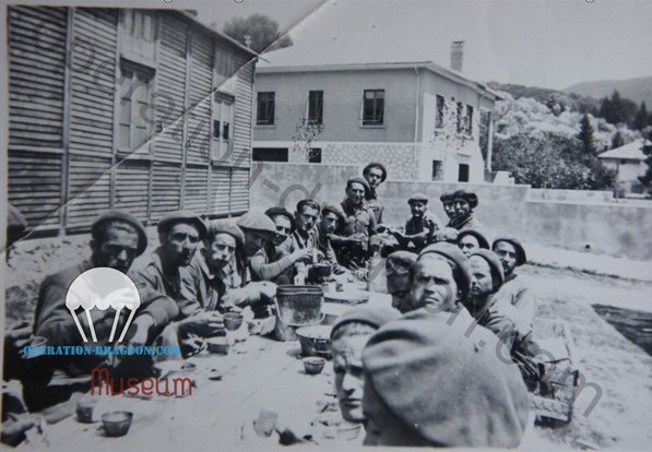 Louis GAL, 5em à gauche, avec ses camarades des chantiers de jeunesses dans la Drôme. 1942