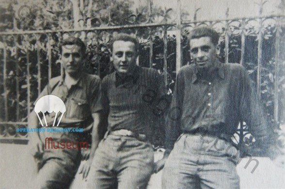 de gauche à droite : Edmond FABRE de Clavier, qui sera tué en novembre 1945 (voir notre article a ce nom), Marius OLLIVIER, qui sera tué lors de l'attaque du pont de L'Estoc (voir notre article à ce nom), et Louis GAL, au S.T.O à Hyeres. 1943