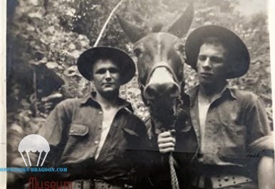 Earl HADLEY à gauche, manoeuvres au sein du 550em dans la zone du canal de Panama.