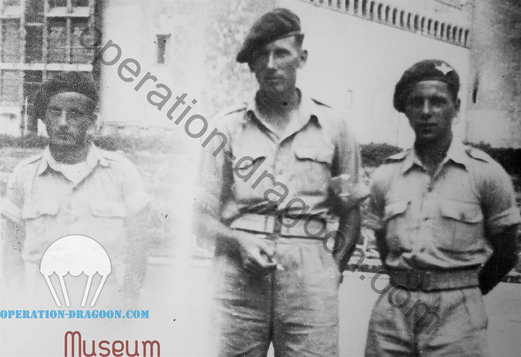 P. BLOCK, Alec McCALL, M COMPTON château de Naples 18 Juin 1944