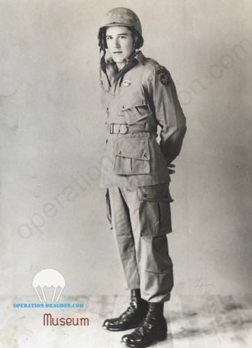 Bob WEBBER,  USA 1943. just after parachute graduation.