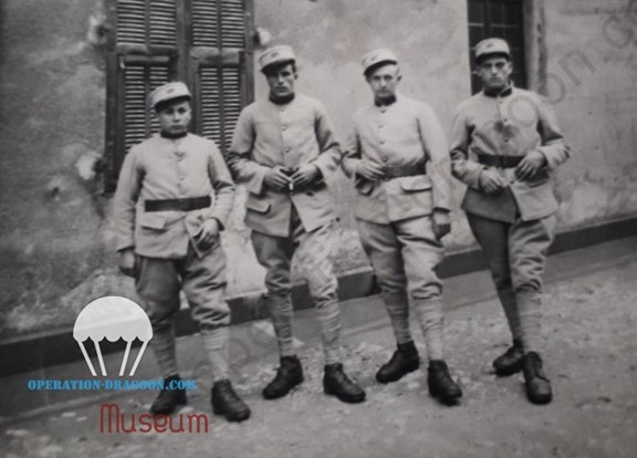 Fernand RICCO à gauche sur la photo, avec ses camarades à la forteresse du Mont AGEL