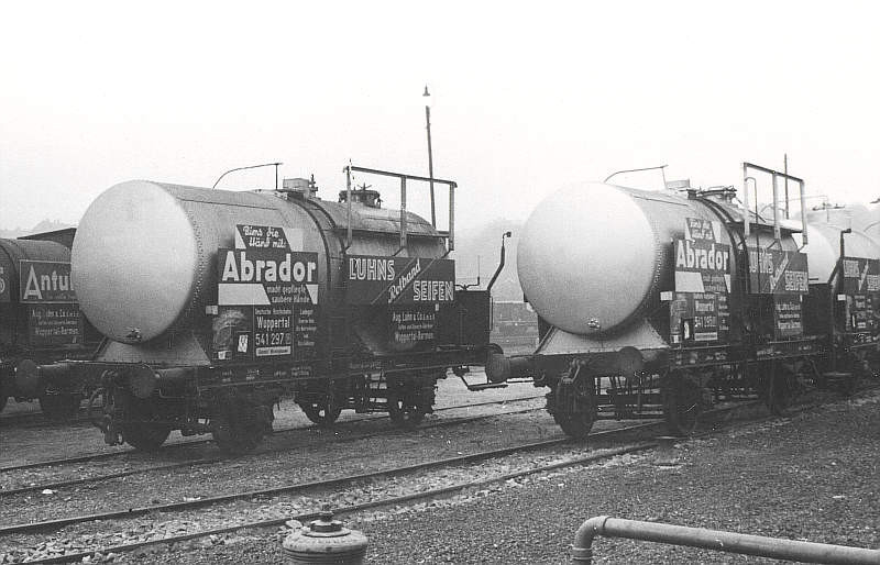 Allein vier Kesselwagen der Firma Luhns sind etwa 1935 hier im Anschlussbereich vor der Drehscheibe zu sehen. Werkfoto Luhns/ Sammlung VOBA