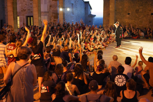 Festival La Voie des Colporteurs 2023 sous les halles de Treffort - Photo Pierrick Brunet