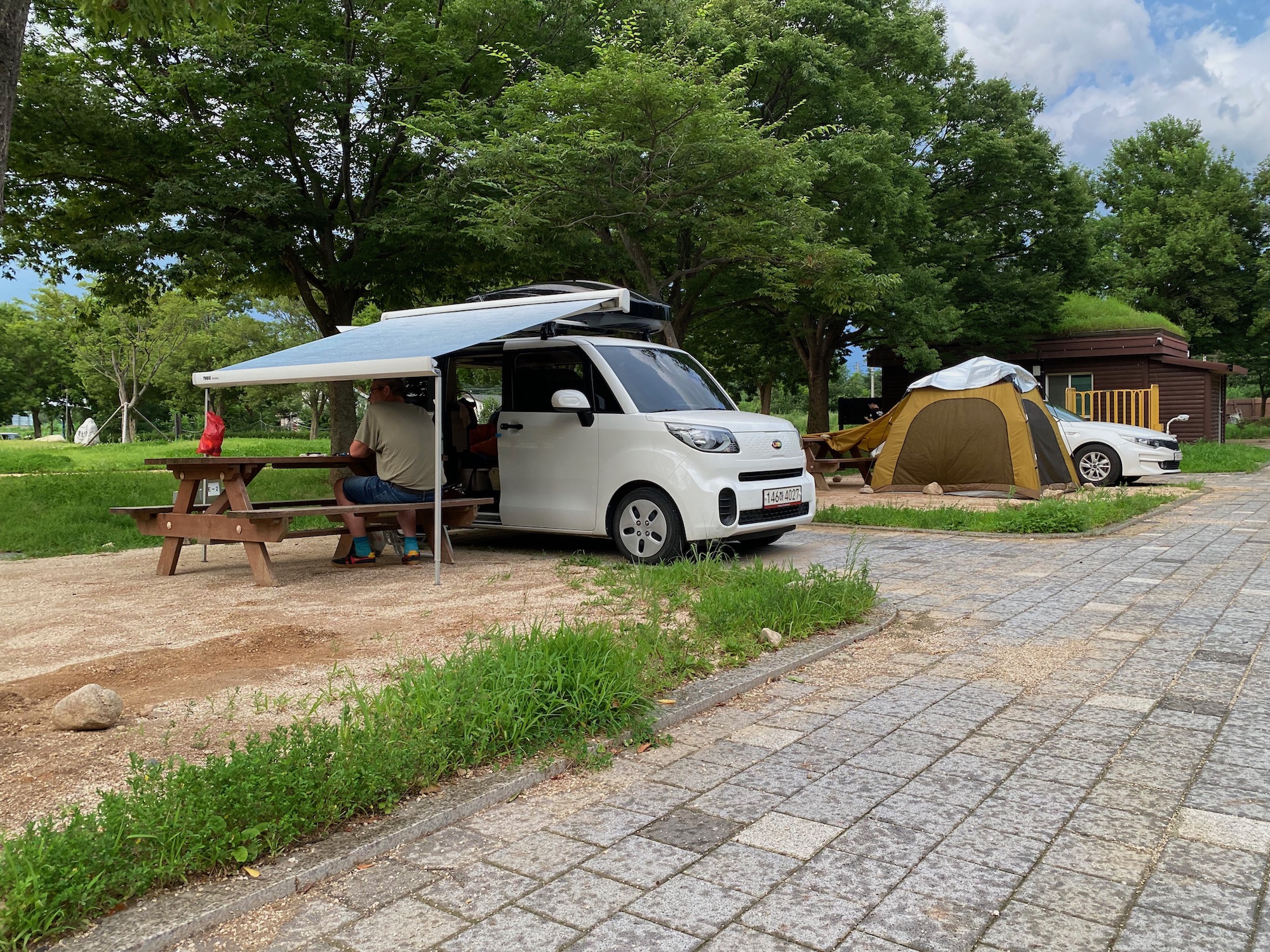 Seorak-dong Campingplatz - wir sitzen gut hier