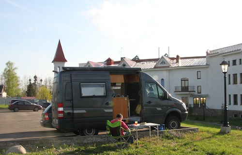 Hier unser Stellplatz am Hotel Moskau