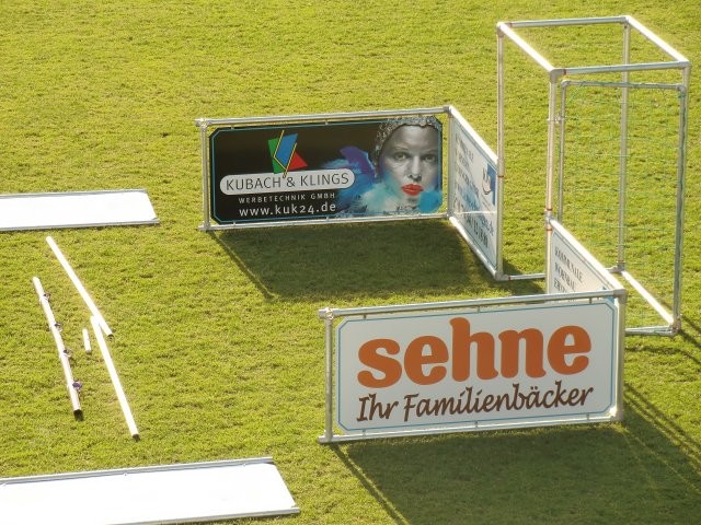 Seitenteil "Kubach" einstecken und festziehen