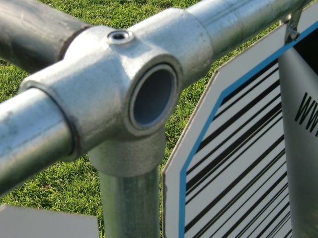 Detail: Querrohr mit schön bündigem Abschluss