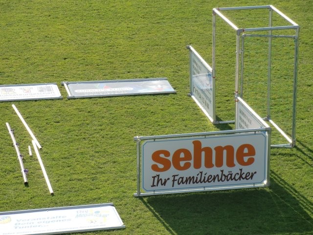 Seitenteil "Sehne" einstecken und festziehen