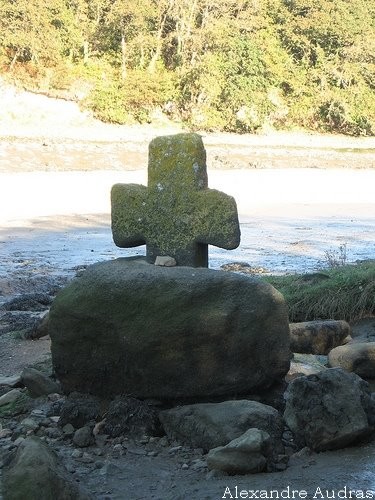 Celtic cross on the bank of the Devil's bridge