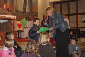 MA Martha Mikulka ist Präventionsbeauftragte in der Pfarre Sandleiten und verantwortlich für die Kinderarbeit. Sie ist Direktorin an der Salvator Volkschule und Mutter von drei Kindern.