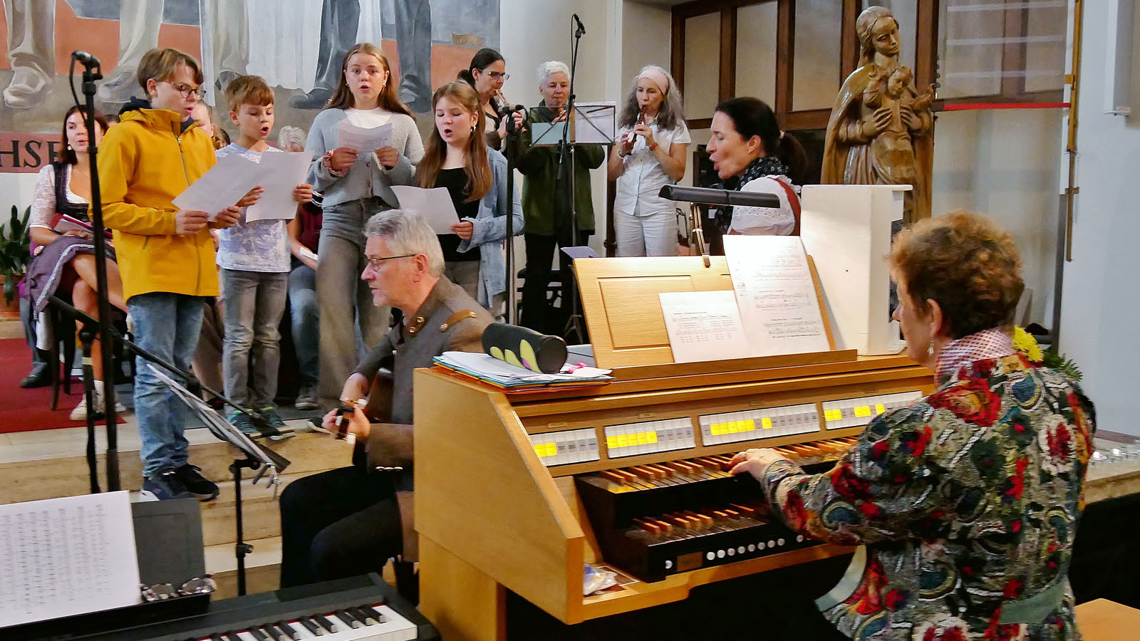 Kinderchor unter Leitung von Kathi Cerny und Edith Putz