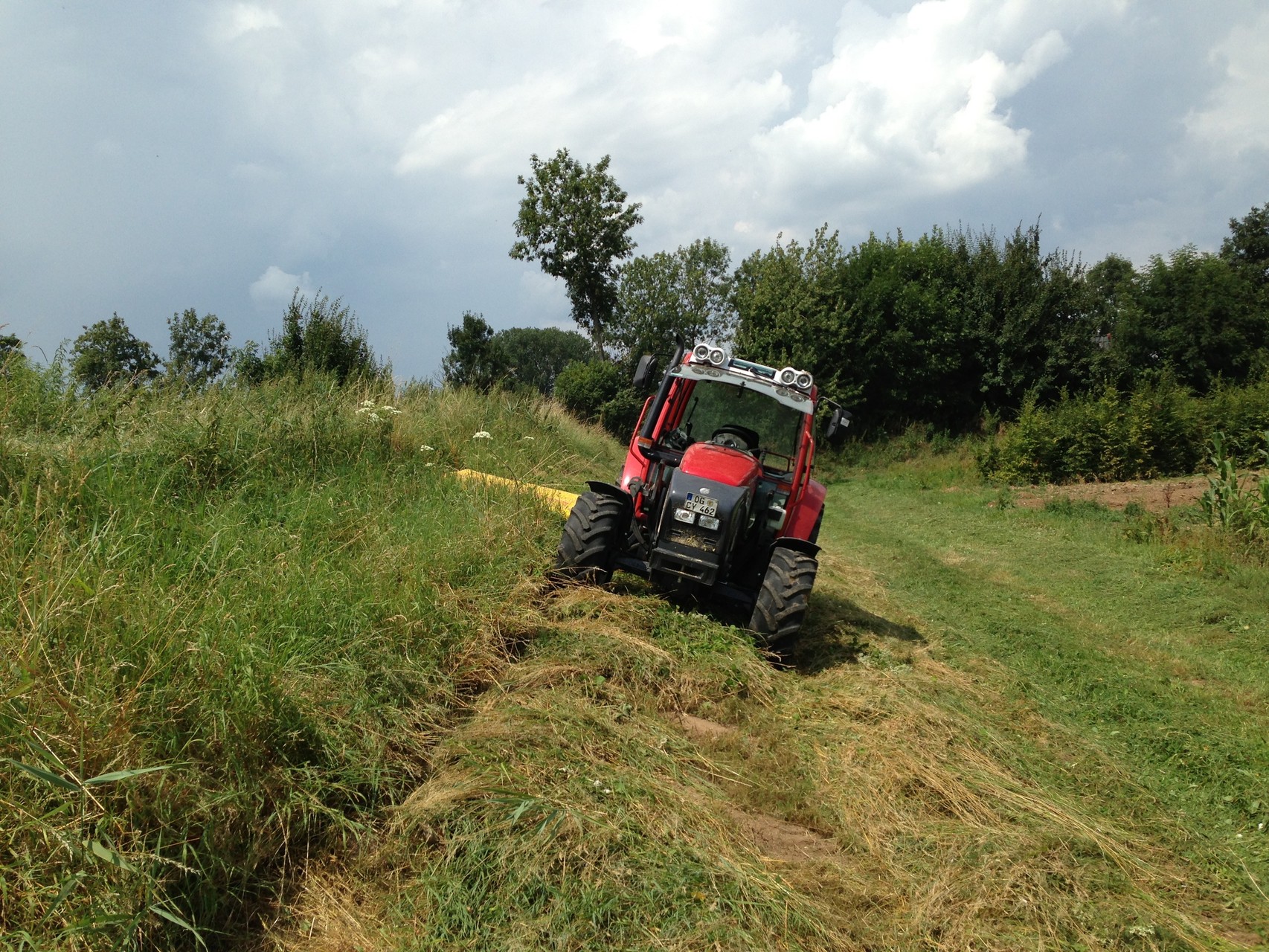 Bergtraktor mit Scheibenmähwerk