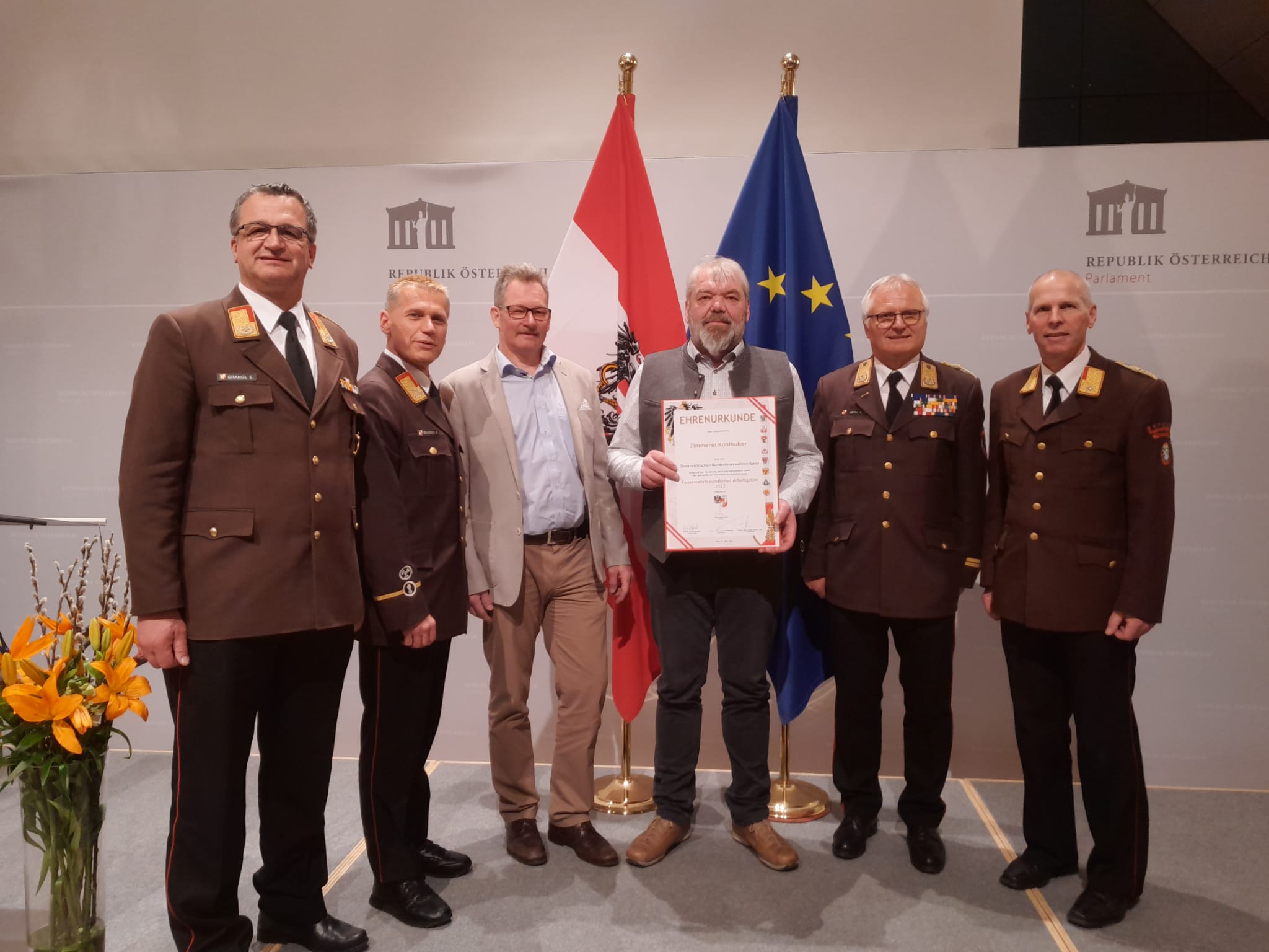 Auszeichnung Feuerwehrfreundlicher Betrieb für Zimmerei Kohlhuber