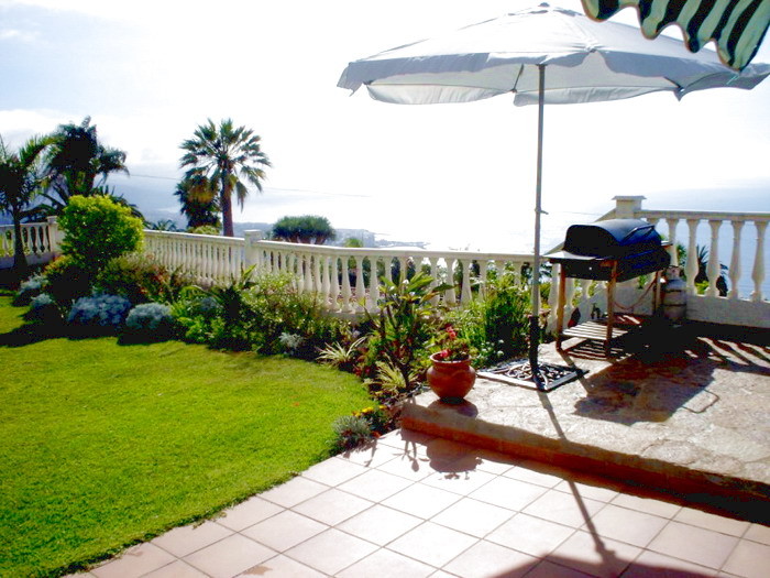 Grill auf der Terrasse der Ferienvilla Exquisite auf Teneriffa