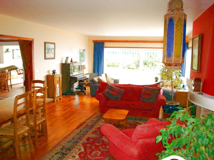 Wohnzimmer in der Mietvilla hat einen ganz besonderen Flair.